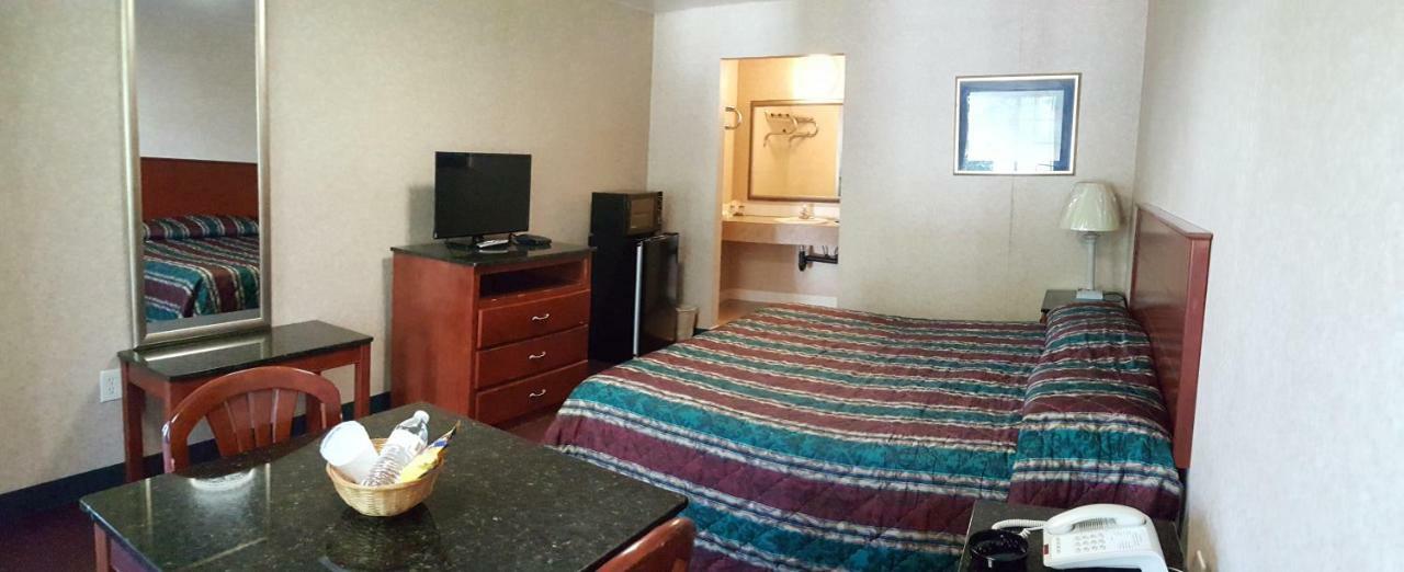 Atrium Inn & Suites 갈로웨이 외부 사진